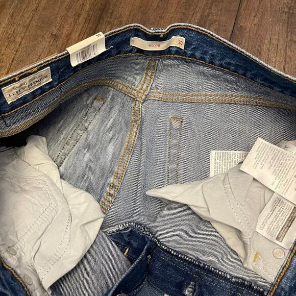 Levi's NEW Wedgie Jeans  - Picture 4 of 10